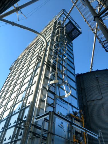 A Grain Handler dryer controlled by a DM510 operated by Kenton in Illinois